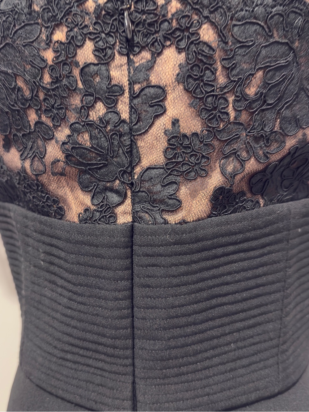 Oscar de la Renta Black Label Lace Cocktail Dress | Size 8 - Picture 4 of 10